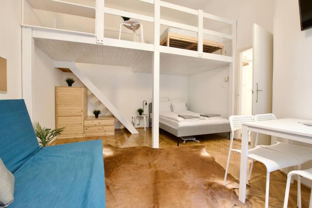 Standard Apartment by hi5 - St. King street 6. (261) 1088 Budapest, 6 Szentkirályi utca kép - 1