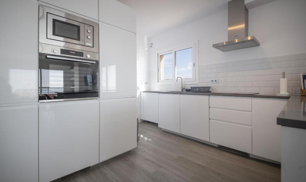 Kuchyň nebo kuchyňský kout v ubytování R143 Beachfront Apartment Dorianne