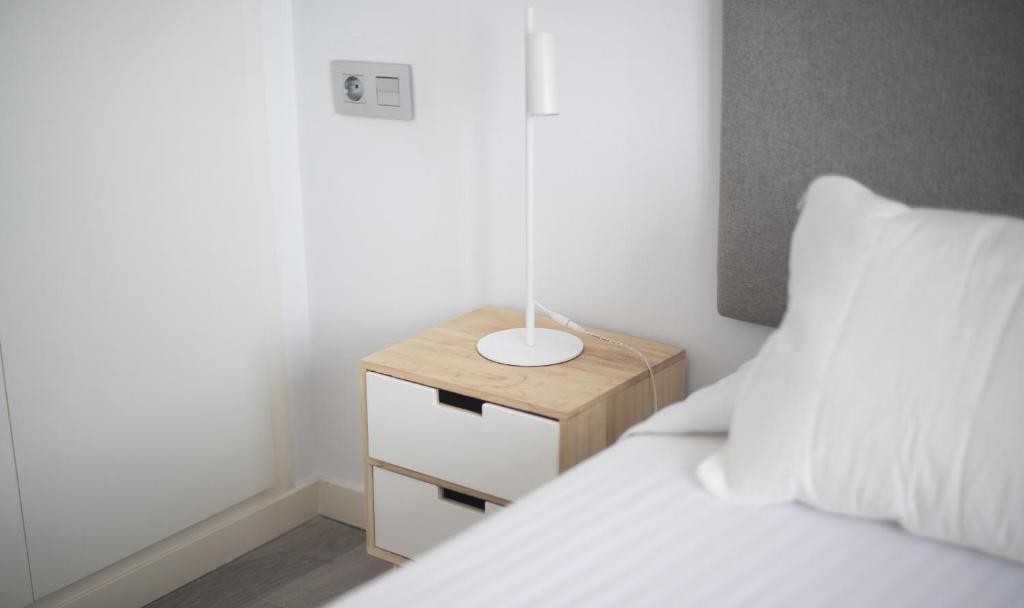 Postel nebo postele na pokoji v ubytování R143 Beachfront Apartment Dorianne