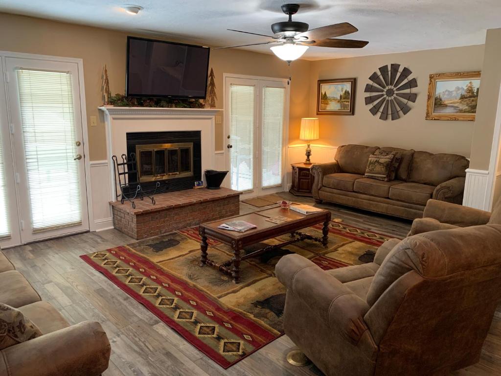 Istumisnurk majutusasutuses Peaceful Rivers Edge On Tenderfoot With High Speed Wifi