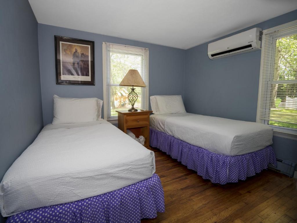 Postel nebo postele na pokoji v ubytování Hamptons Vacation Inn