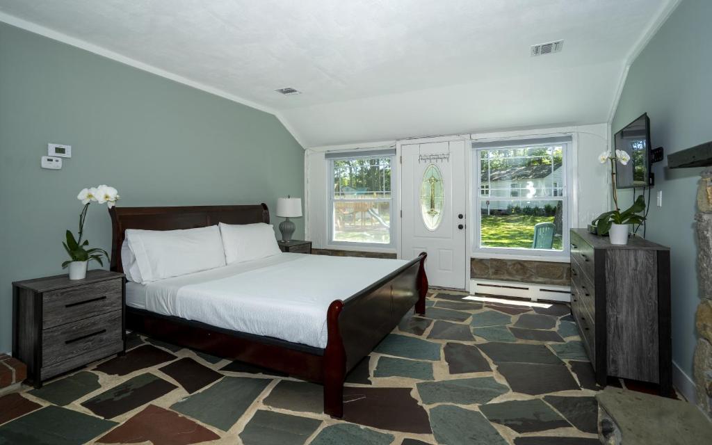 Postel nebo postele na pokoji v ubytování Hamptons Vacation Inn