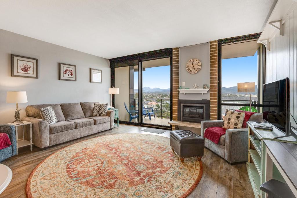 a living room with a couch and a tv at Gulls Nest (610) in Seaside