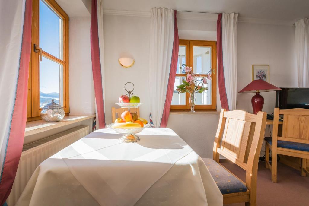 TV a/nebo společenská místnost v ubytování Aparthotel Fackler