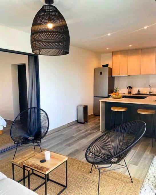 Cucina o angolo cottura di CASA FERDI 1, logement entier avec piscine privée
