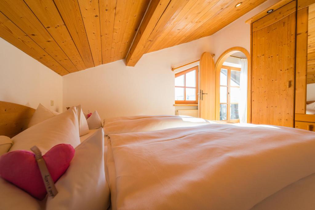 Postel nebo postele na pokoji v ubytování Aparthotel Fackler
