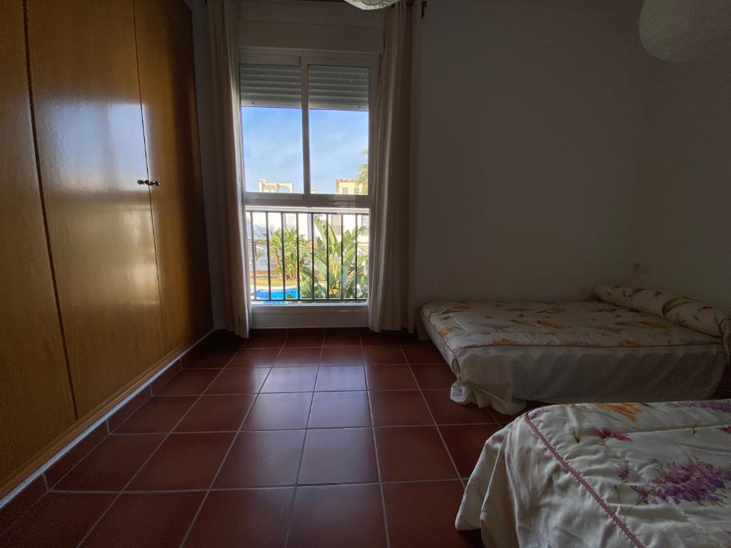 A bed or beds in a room at Adosados Palm Beach Altamar