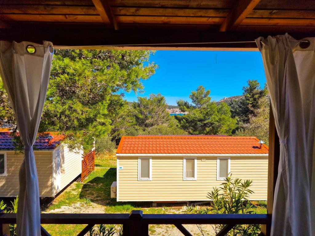 Balkón nebo terasa v ubytování Mobile Home Sea Fairy , Jezera , Murter
