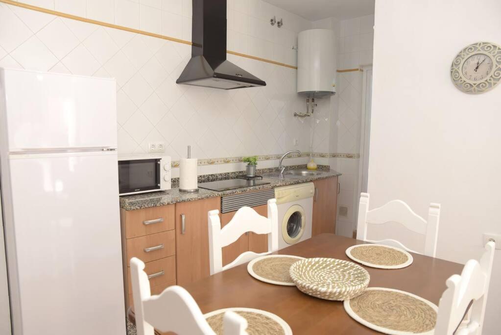 Kuchyňa alebo kuchynka v ubytovaní Apartamento Elena - Sólo Familias y Parejas