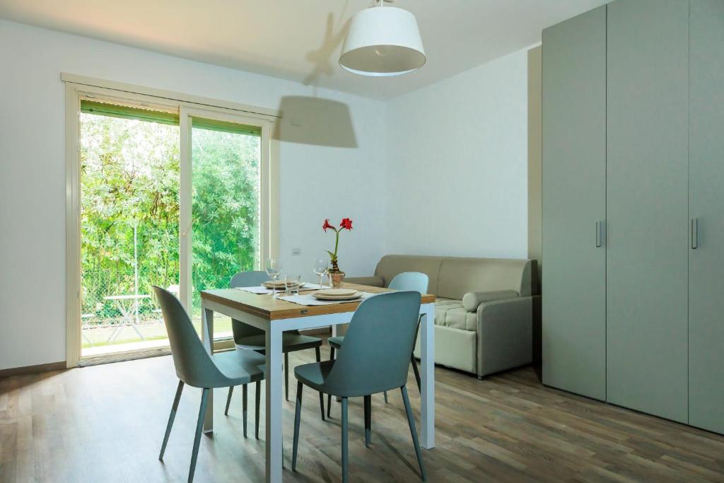 a dining room with a table and chairs at Residence San Francesco in Tirrenia