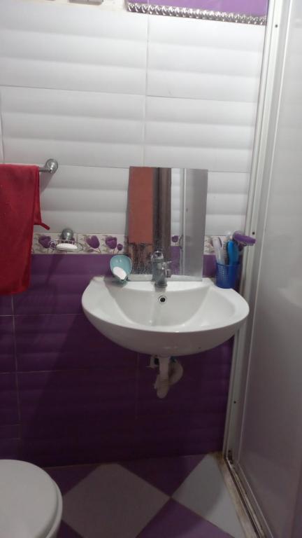 a bathroom with a white sink and a toilet at اقامة الحديقة الضحى عمارة 54 العيايدة سلت in Sale