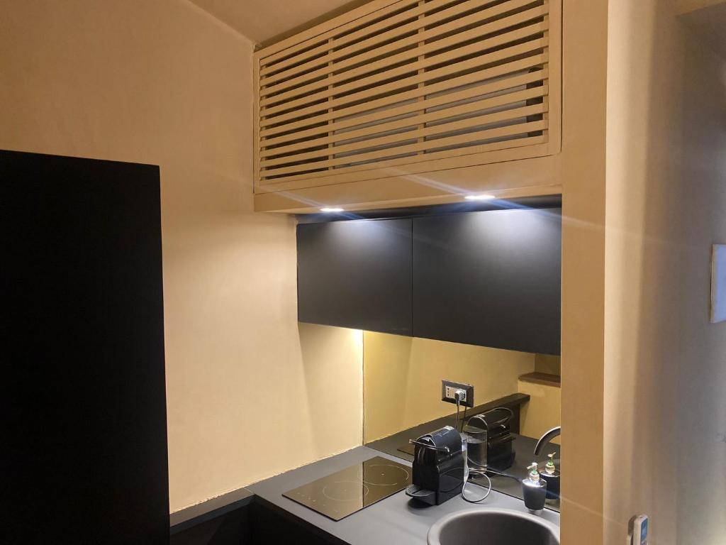 A kitchen or kitchenette at Montesantogroup Suite House nel centro di Napoli