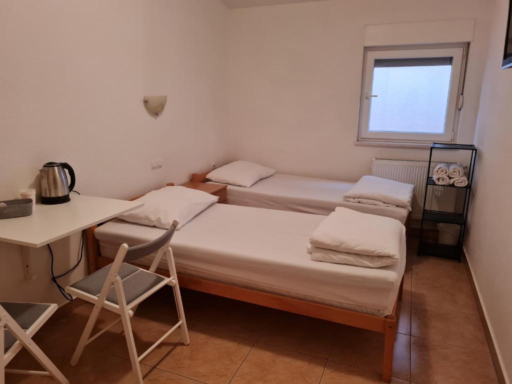 Posteľ alebo postele v izbe v ubytovaní Apartments and rooms Niki 2