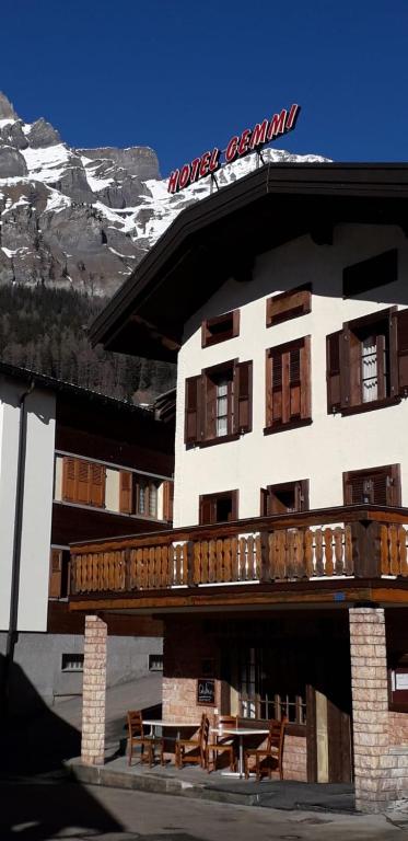 Nespecifikovaný výhled na hory nebo výhled na hory při pohledu z hotelu