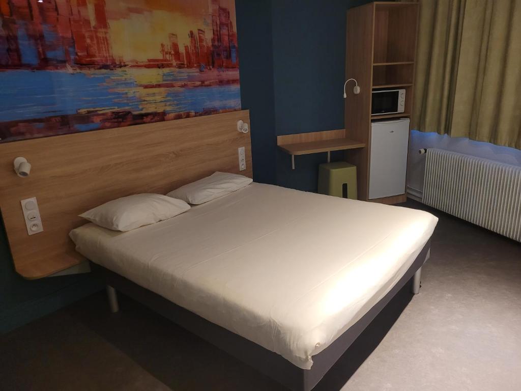 Postel nebo postele na pokoji v ubytování KYRIAD DIRECT LYON NORD - Dardilly