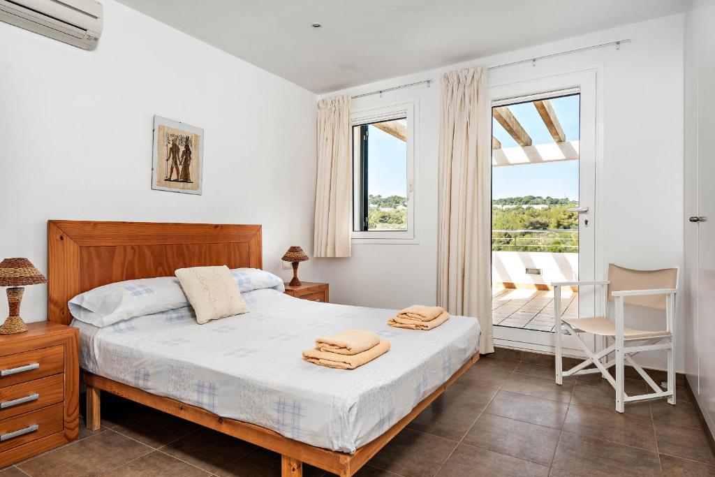 Postel nebo postele na pokoji v ubytování Villa Sa Oreneta - Port de Addaia