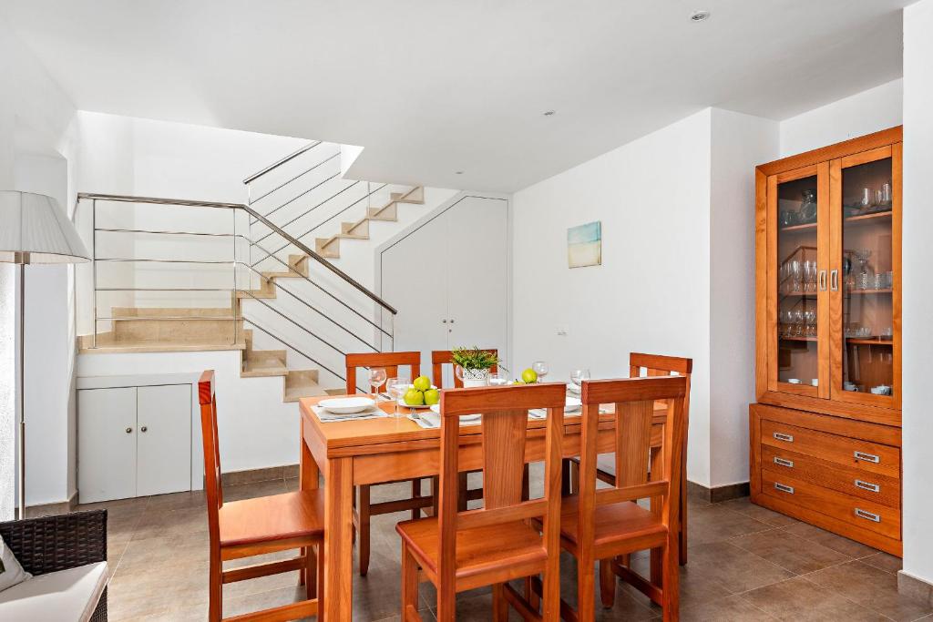 Kuchyň nebo kuchyňský kout v ubytování Villa Sa Oreneta - Port de Addaia