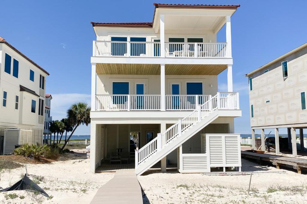 aominium building on the beach with condos at Macon Memories in St. George Island