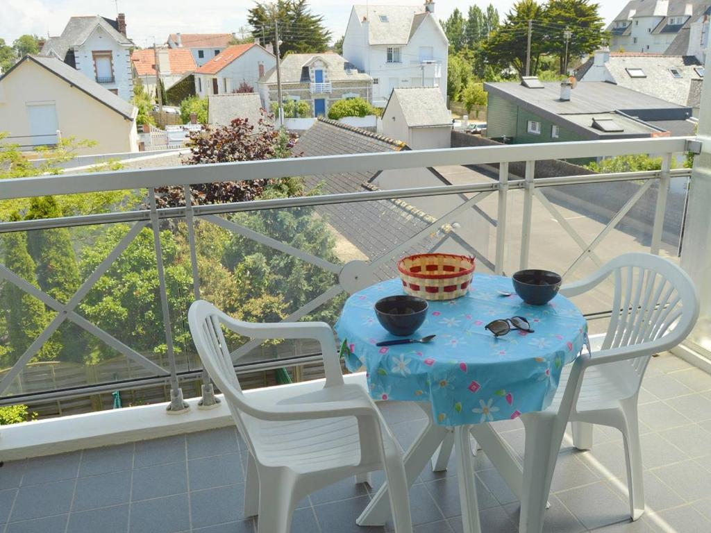 Balkón alebo terasa v ubytovaní Studio lumineux près du centre avec balcon, parking privé et vélos - Le Pouliguen - FR-1-392-216