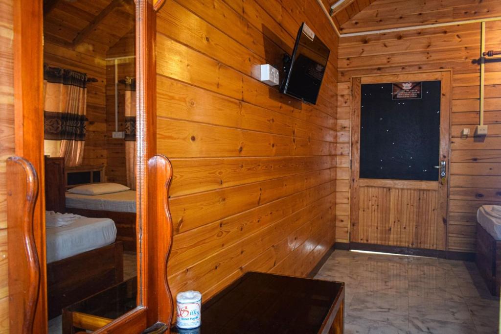 TV a/nebo společenská místnost v ubytování Mithra Paradise Beach Hotel