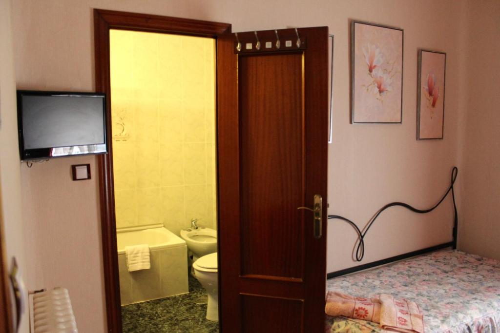 Hostal De La Torre Hostal Economico - Triple Room
