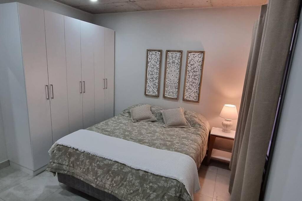 a bedroom with a bed with two pillows on it at Elegante y fino departamento a estrenar! in La Mercedes