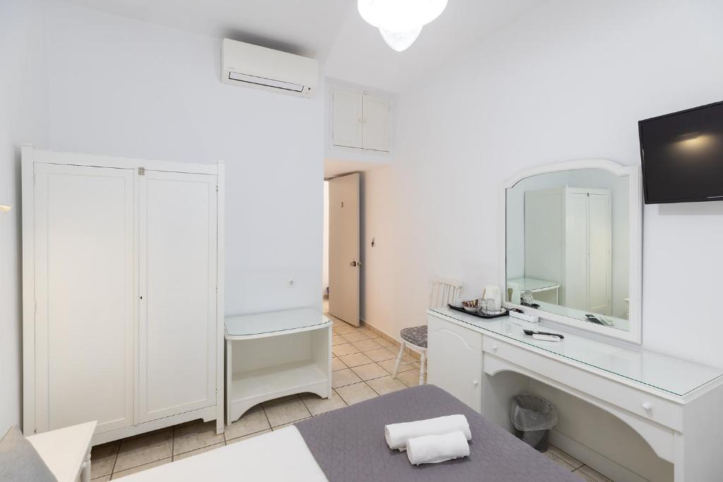 Achilleas Pension - 4