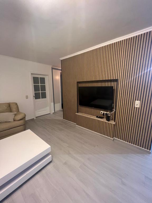TV a/nebo společenská místnost v ubytování Apartment Brussels Airport and NATO OTAN headquarters