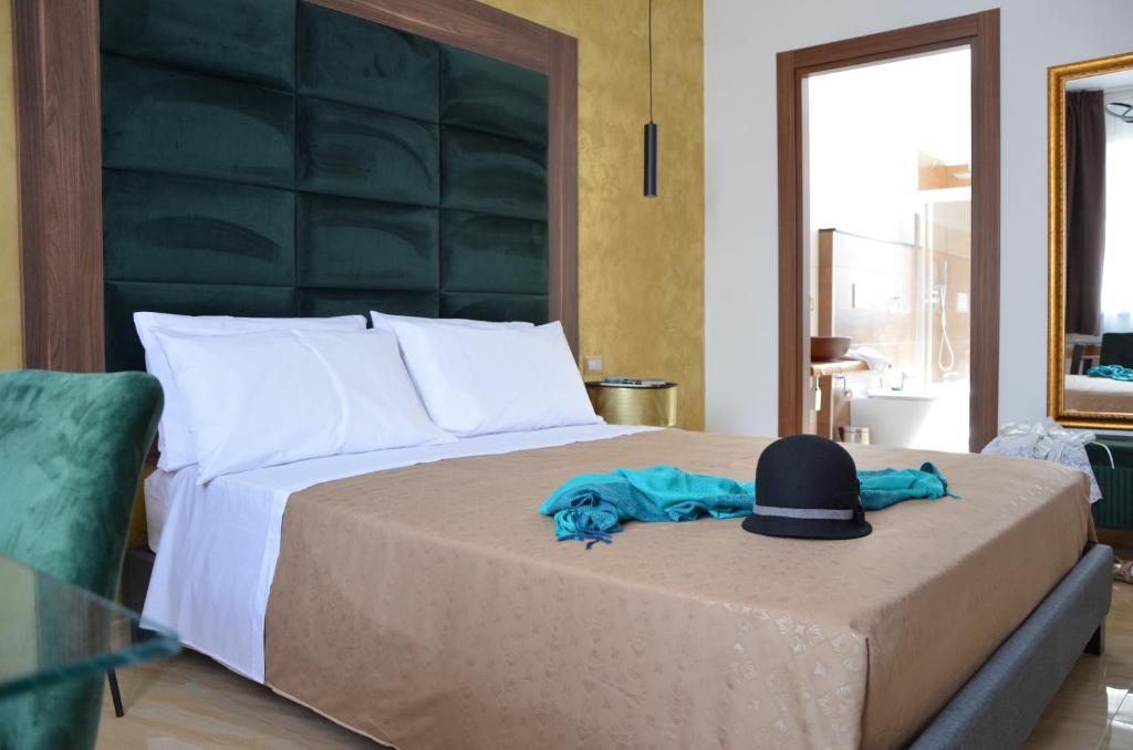 A bed or beds in a room at Diamond