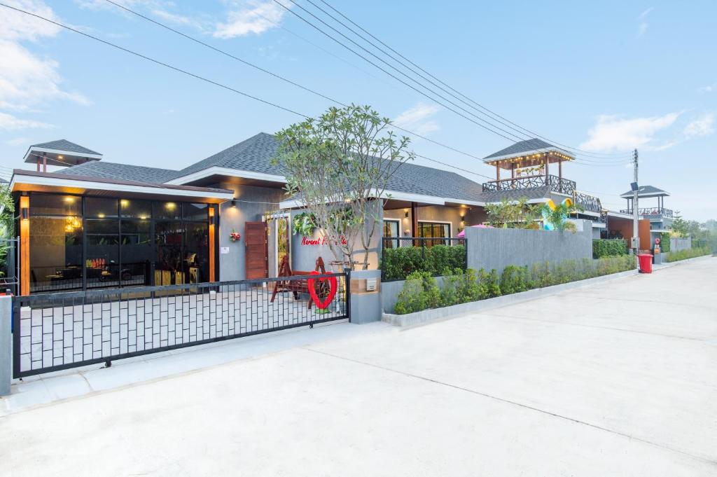 Naranut Pool Villa Cha-am (นรานัทพูลวิลล่า ชะอำ) - Housity