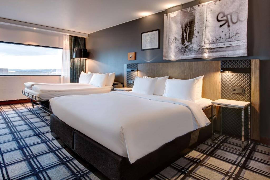 Postel nebo postele na pokoji v ubytování Radisson Blu Scandinavia Hotel, Oslo