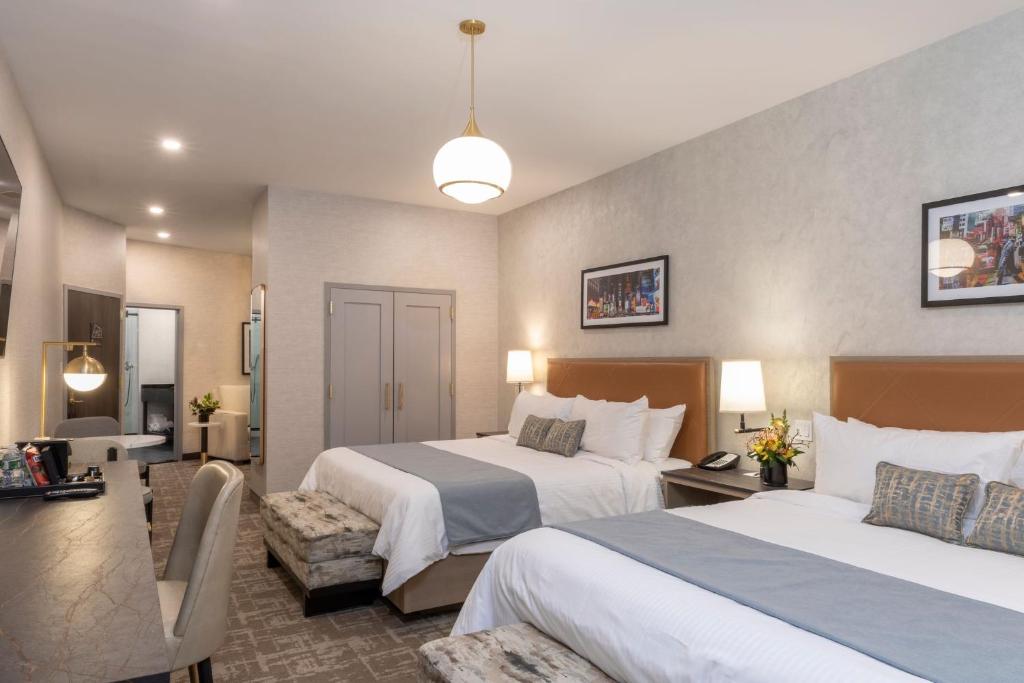 Broadway Plaza Hotel - Deluxe Jr. Suite Two Kings (Renovated Room)