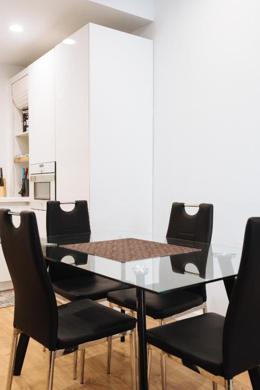Fotografia z galérie ubytovania Apartamento estelar con piscina y garaje nervión v destinácii Seville
