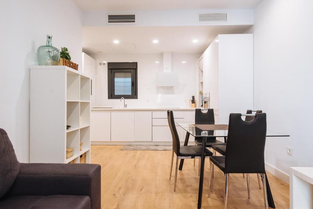 Fotografia z galérie ubytovania Apartamento estelar con piscina y garaje nervión v destinácii Seville