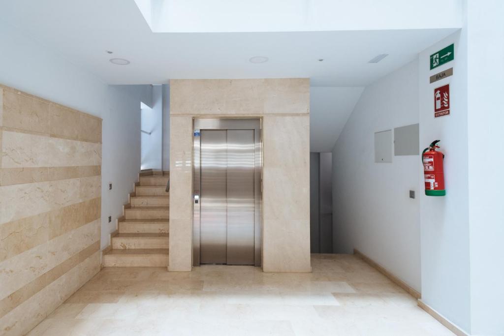 Fotografia z galérie ubytovania Apartamento estelar con piscina y garaje nervión v destinácii Seville
