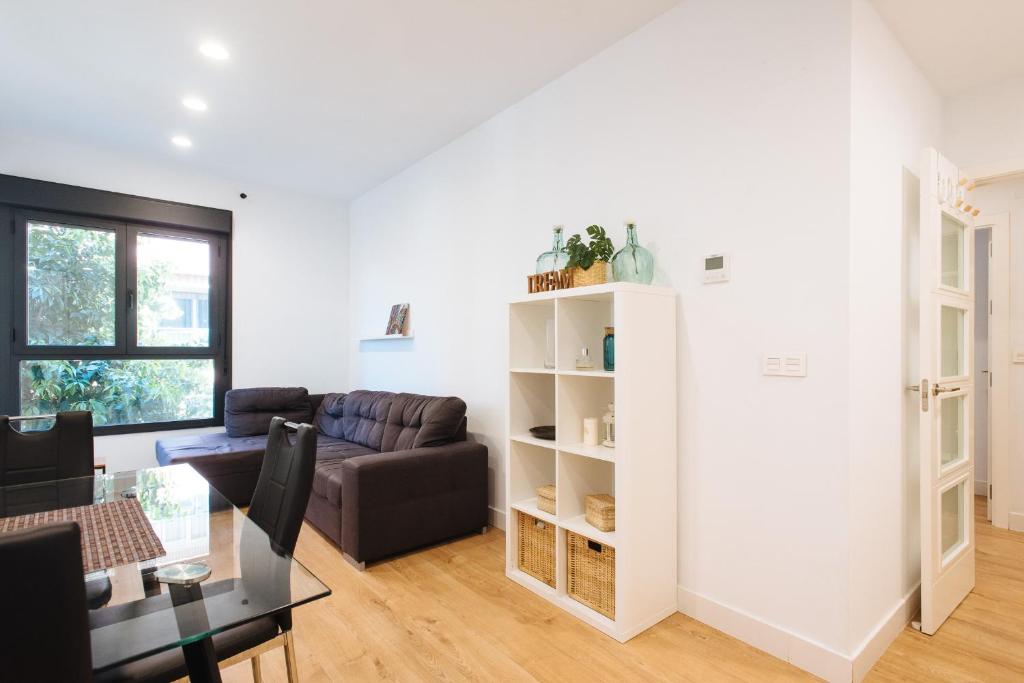 Fotografia z galérie ubytovania Apartamento estelar con piscina y garaje nervión v destinácii Seville