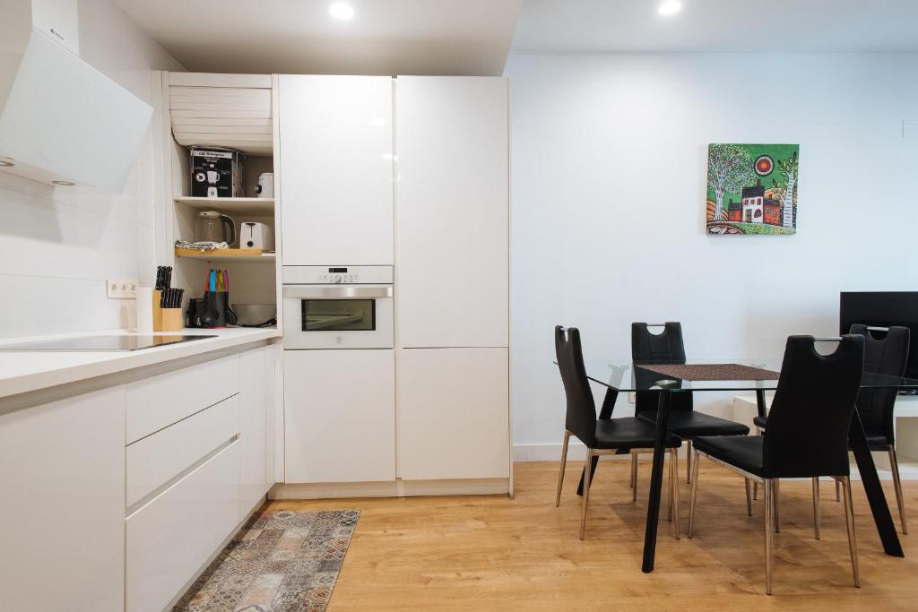 Fotografia z galérie ubytovania Apartamento estelar con piscina y garaje nervión v destinácii Seville