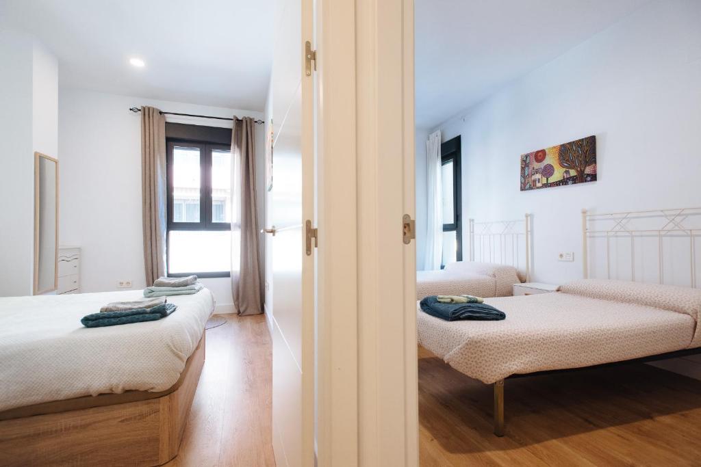 Fotografia z galérie ubytovania Apartamento estelar con piscina y garaje nervión v destinácii Seville