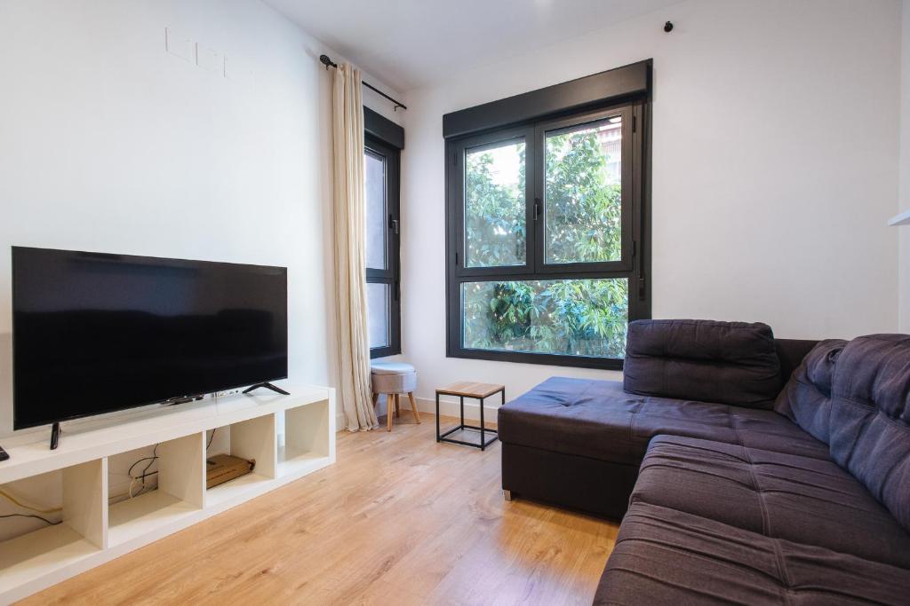 Fotografia z galérie ubytovania Apartamento estelar con piscina y garaje nervión v destinácii Seville
