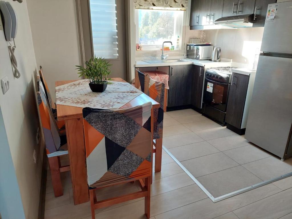Kuchyň nebo kuchyňský kout v ubytování Hermoso departamento nuevo en Pucon equipado con 3 dormitorios wifi y estacionamiento privado a 5 minutos del centro y lago
