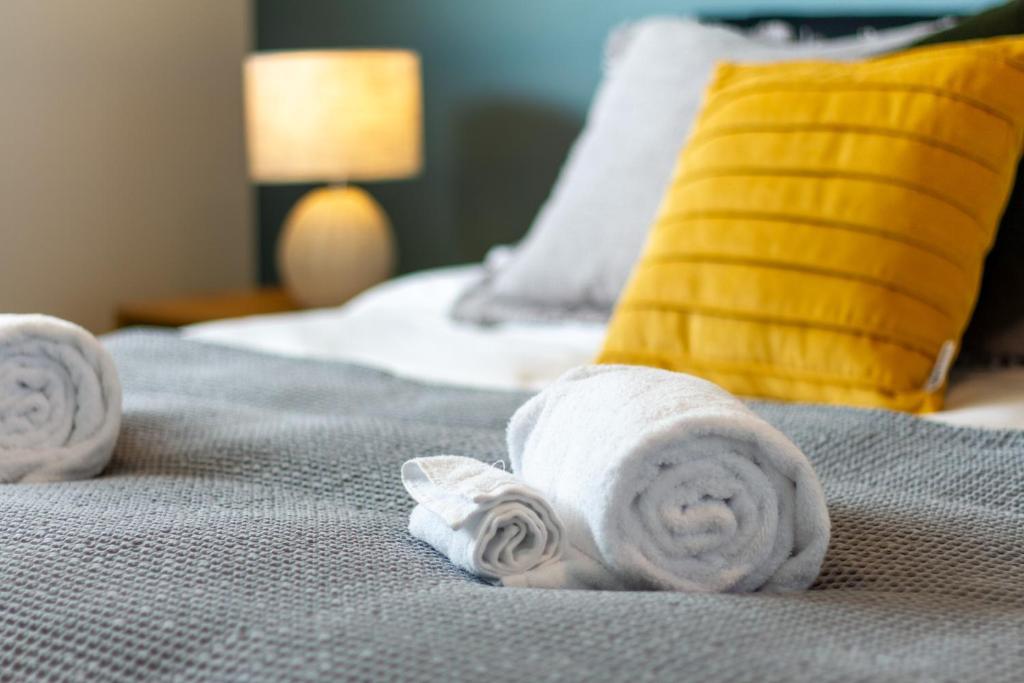 Glamorous 2 bed CBD townhouse w/King bed - Resim 23