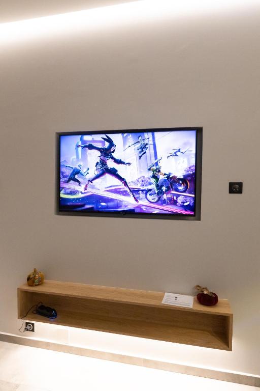 TV a/nebo společenská místnost v ubytování BillMar Luxury Apartment in the center of Gythio