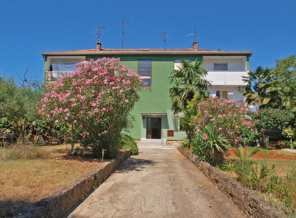 Apartments with parking space Rovinj - 20812