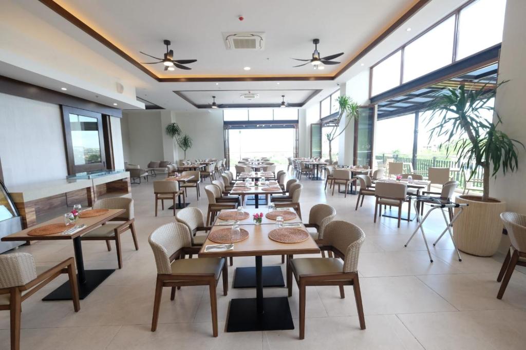 Restaurace v ubytování Cebu One Tectona Resort Hotel