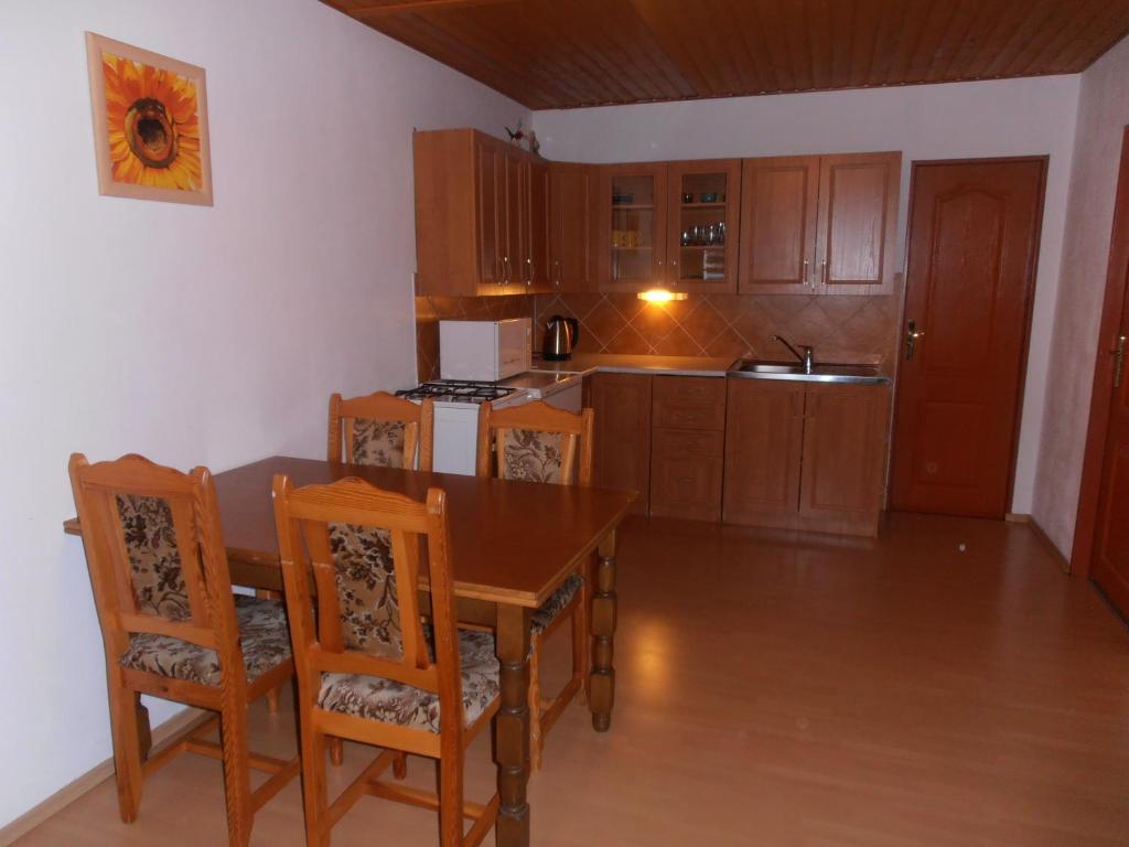 Kuchyň nebo kuchyňský kout v ubytování Apartment Veronika