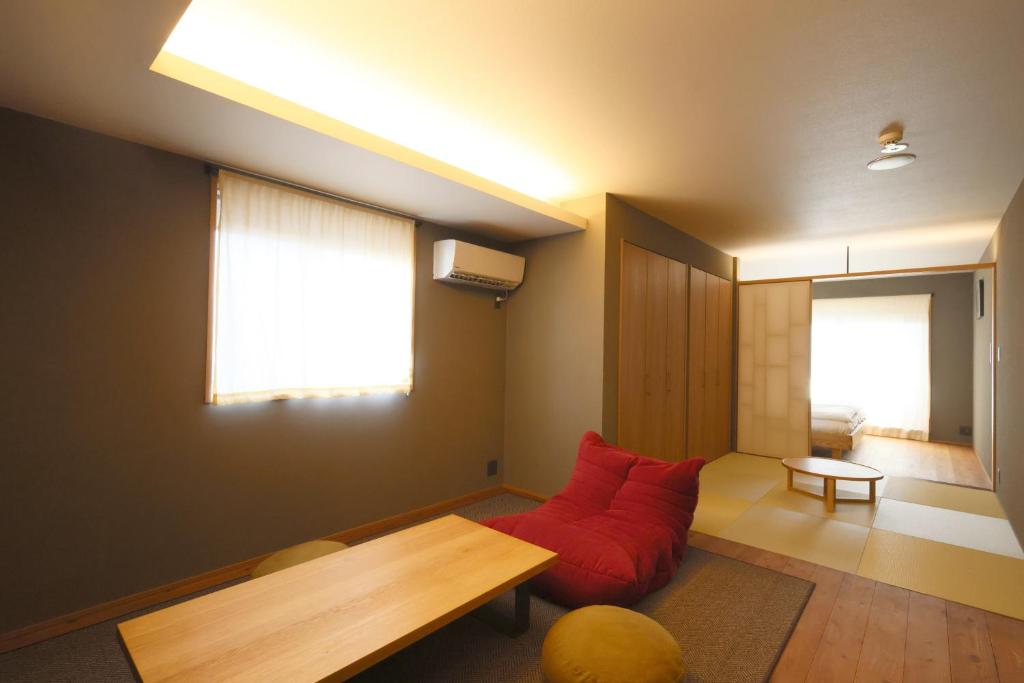Posezení v ubytování Neon Hotel - Luxury Sleep Retreat -