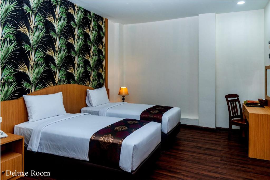 Postel nebo postele na pokoji v ubytování Grand Bayu Hill Hotel