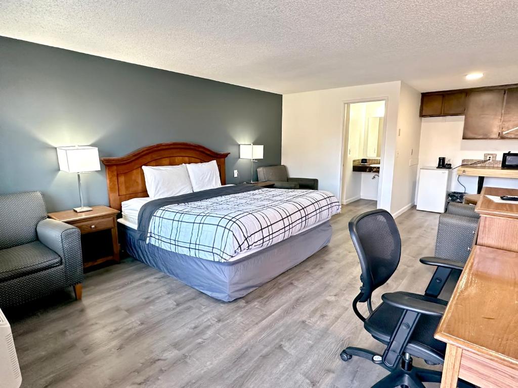 Economy Inn - King Room