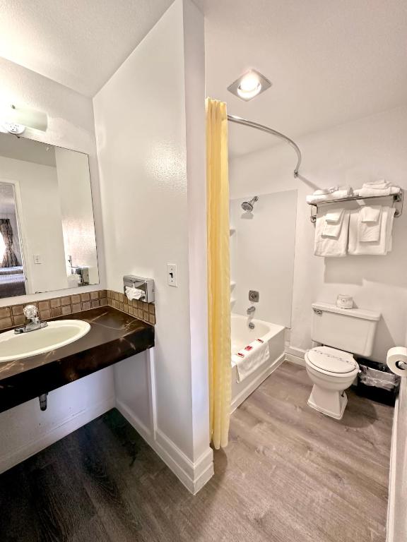 Economy Inn - Queen Room