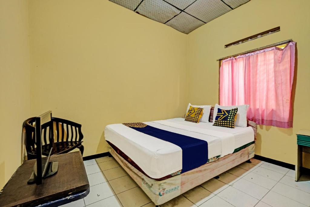Krevet ili kreveti u jedinici u objektu SPOT ON 92408 Hotel Renata 2